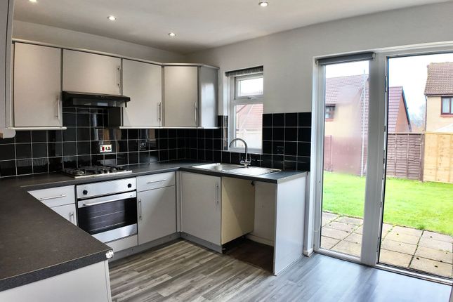 13 Llyswen, Hengoed photo 3