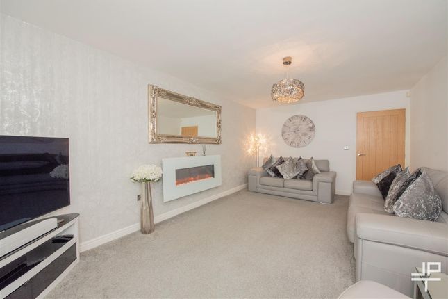 53, Priestfields, Leigh photo 3