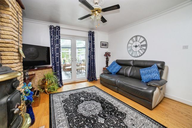 3, Chaucer Crescent, Nottinghamshire photo 3