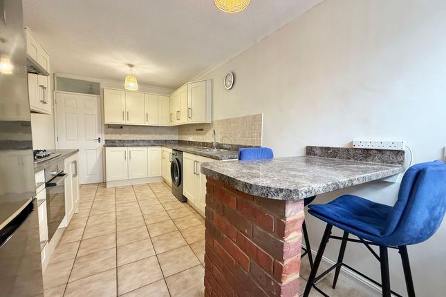 22, Hampden Road, Stoke Mandeville photo 2