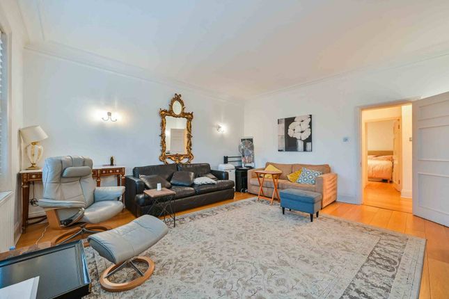 Flat for sale in Cumberland Mansions, Marylebone, London