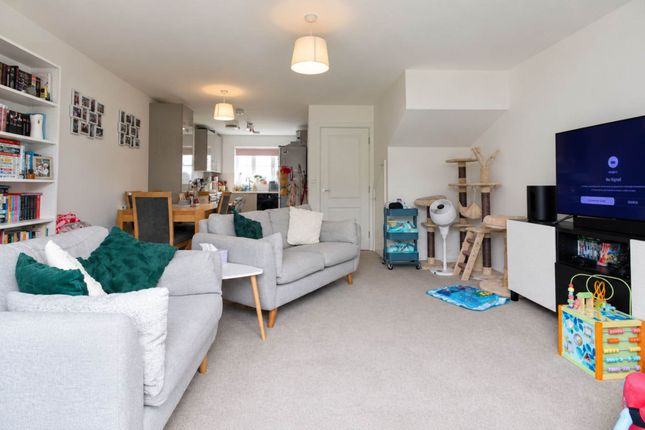 11, Kirkeby Close, Aylesbury photo 3