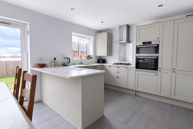 31, Kingfisher Way, Oswestry photo 3