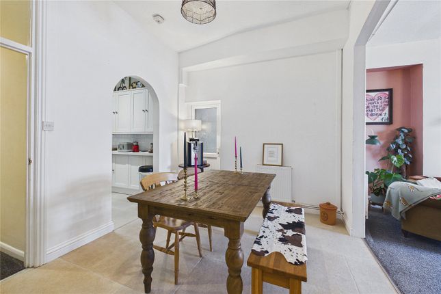 Flat 2, Holly House,, Avenue Road, Devon photo 4