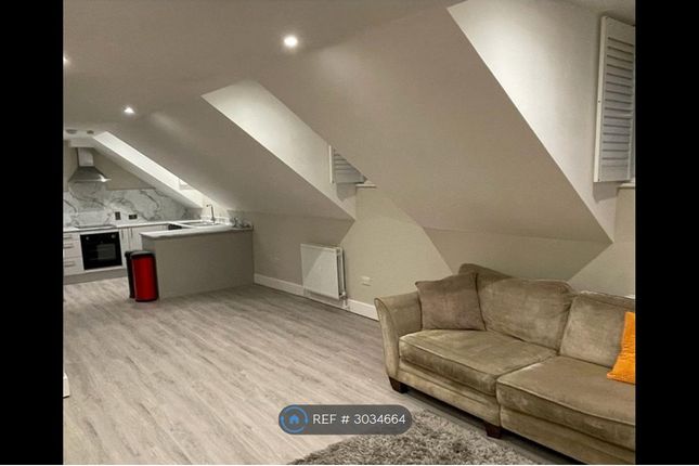 Flat, Larkhall Lane, London photo 2