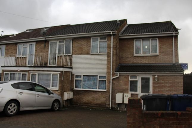 Thumbnail Maisonette for sale in Farm Close, Southall