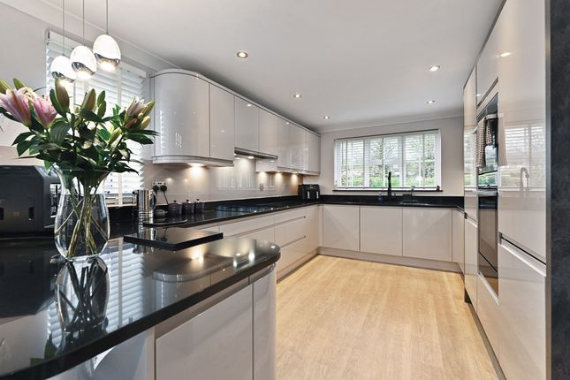 42 Lancaster Close, Ashford photo 3