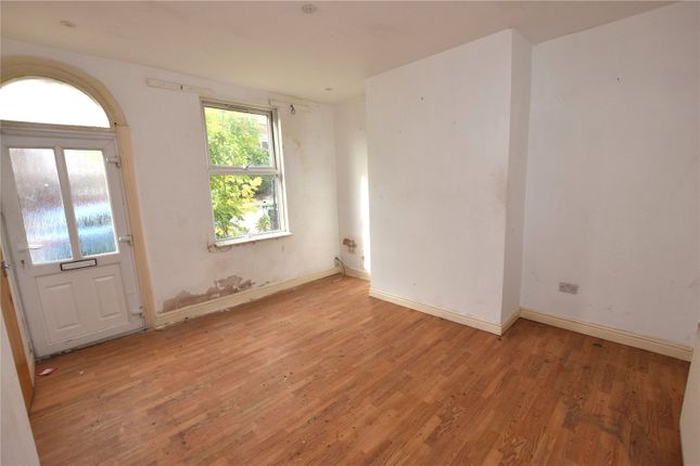10, Pennington Grove, West Yorkshire photo 4
