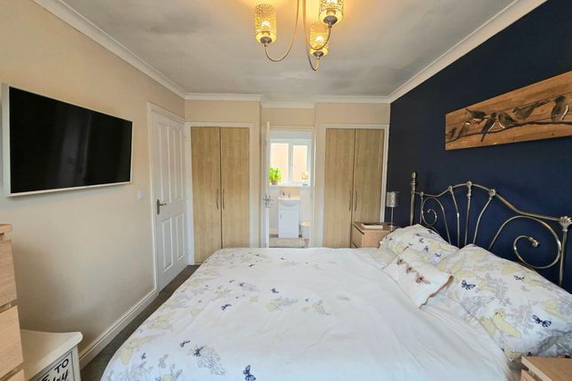 9 Underwood Place, Bridgend photo 4