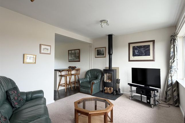 9, Angela Close, Hereford photo 2