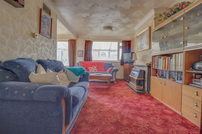 18, Trinder Way, Wickford photo 2