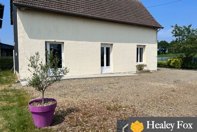 Villa for sale in Le Neufbourg, Basse-Normandie, 50140, France