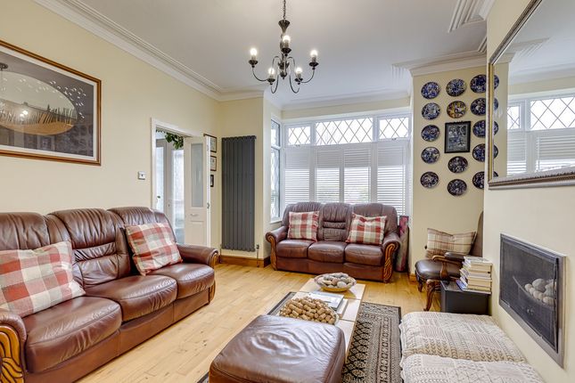 246, Carlton Avenue, Westcliff-on-sea photo 2