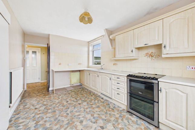 6 Cross Meadow, Crediton photo 2