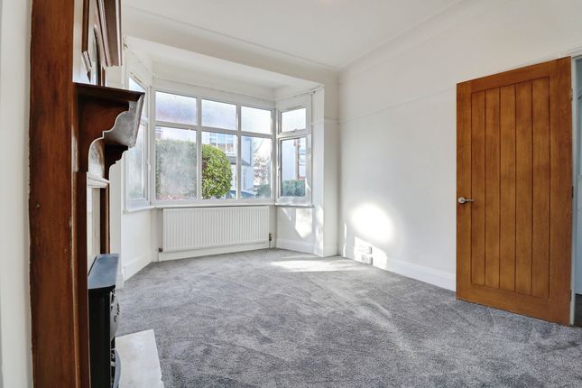 140, Hildaville Drive, Westcliff-on-sea photo 3