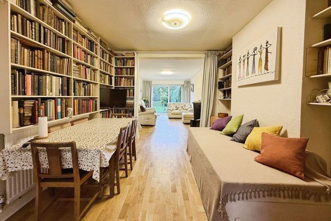 18 Ashclose Avenue, Leicester photo 3