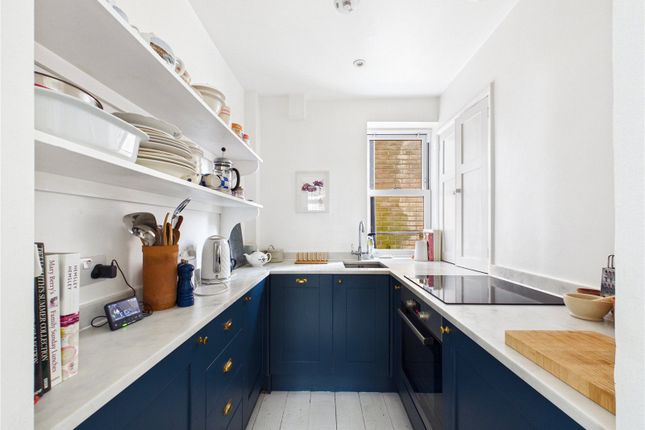 Flat 3, Graham Court, 4, Hamilton Gardens, Suffolk photo 5