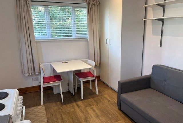 The Studio Flat, 57, St Margarets Avenue, Whetstone photo 4