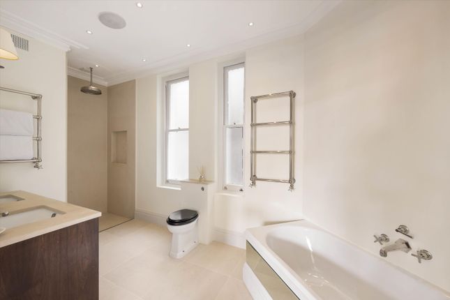 Flat for sale in Burton Court, Franklins Row, Chelsea, London