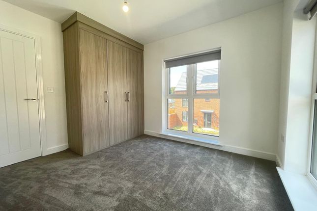 12, Quarry Drive, Leeds photo 4