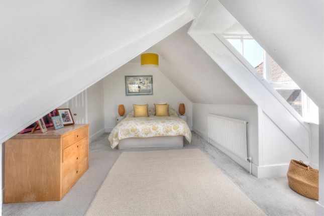 Topfloorbedroom1