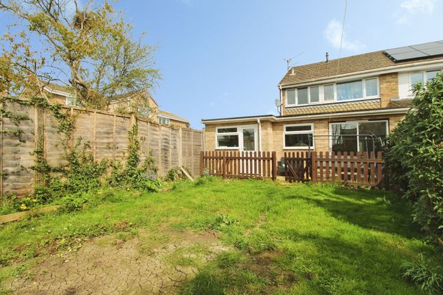 69 Deansfield, Swindon photo 2