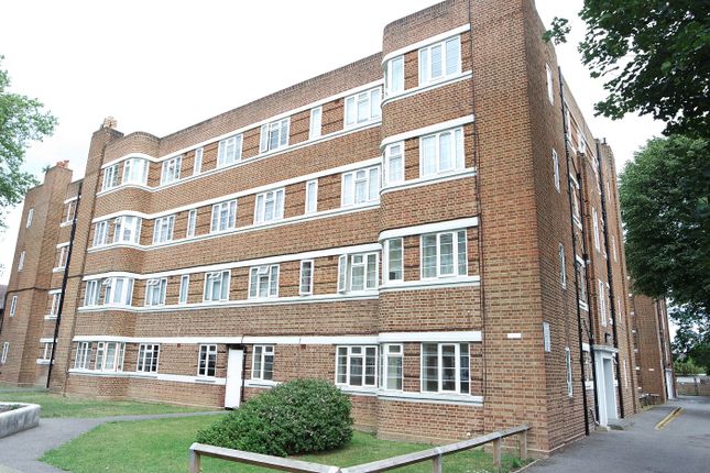 Thumbnail Flat to rent in Warwick Gardens, London Road, Thornton Heath