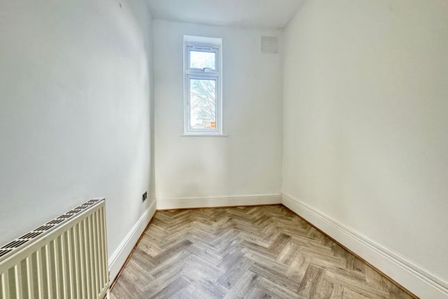 Flat to rent in Hornchurch Road, Hornchurch