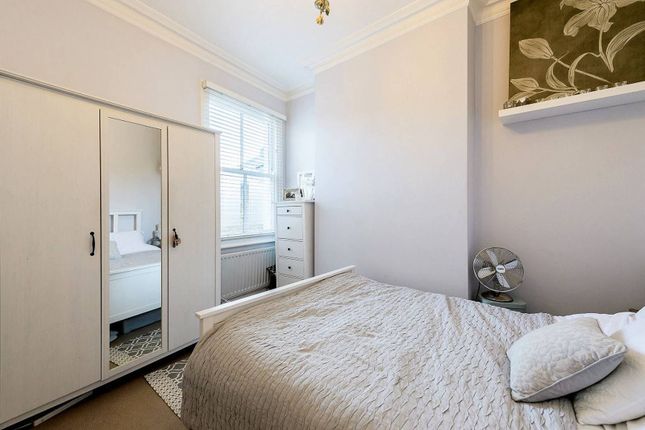 Flat to rent in St Anns Crescent, Wandsworth, London