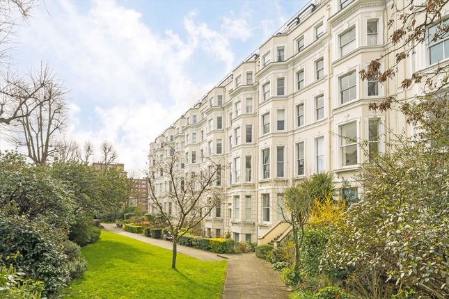 Studio flat on 25 Pinehurst Court 1-3, Colville Gardens, London, £300,000