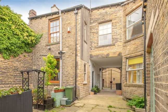 Wells House, 3-5, Southgate, Holmfirth photo 4