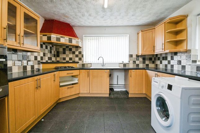 71, Herons Way, Greater Manchester photo 4