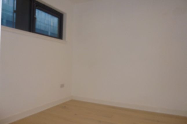 Flat 2/7, 60 Inverlair Avenue, Glasgow photo 5