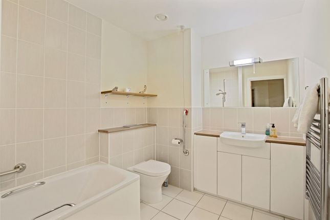 Flat for sale in St. Lukes Road, Maidenhead