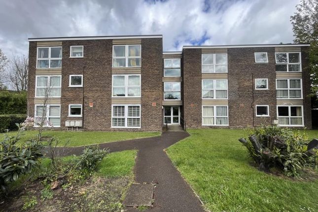 Flat to rent in Vine Court, Hersham