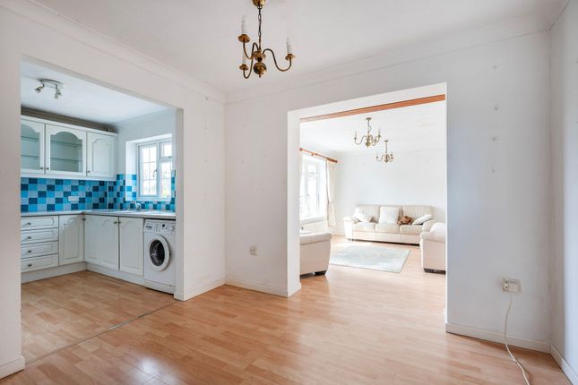 27 Fishermans Way, Lowestoft photo 4