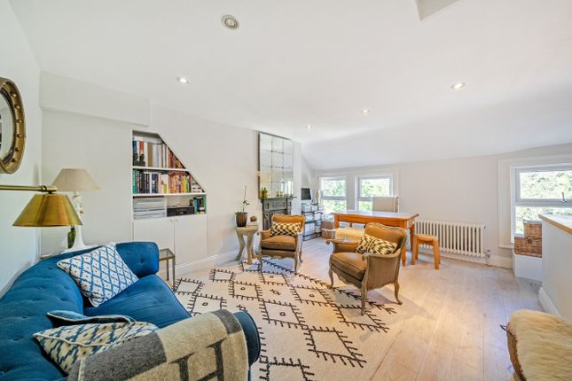 1-bed flat on Flat 3, 129, Knollys Road, London, £300,000