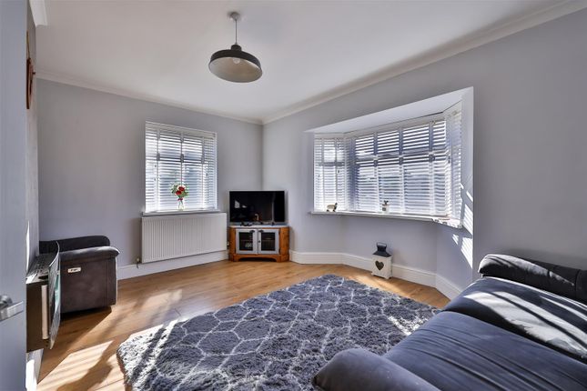 00, Fishemore Avenue, Hessle photo 3