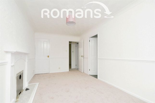 79, Thornford Drive, Swindon photo 3