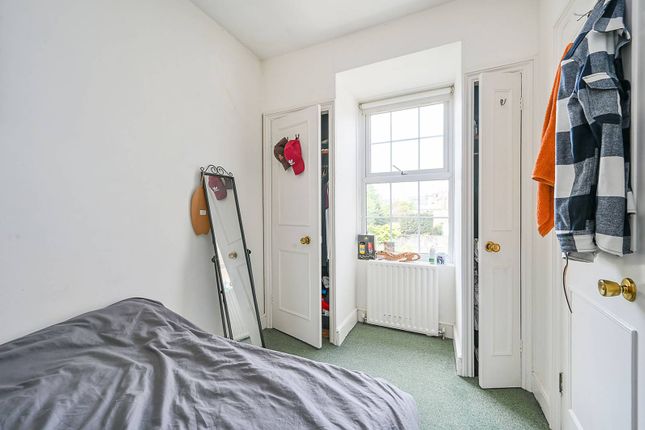 Flat to rent in Myrtle Road, Acton, London