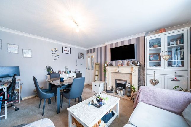 12, Laurels Road, Iver Heath photo 3