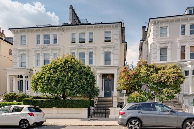 Flat E, 32, Belsize Park, London photo 3