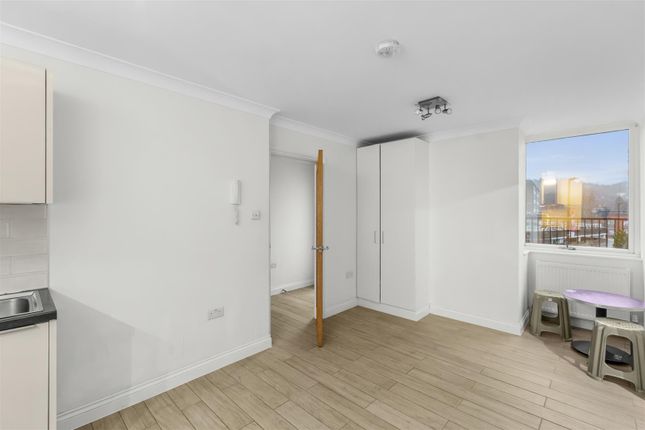 Flat 2,, 8 Buckingham Place, High Wycombe photo 3