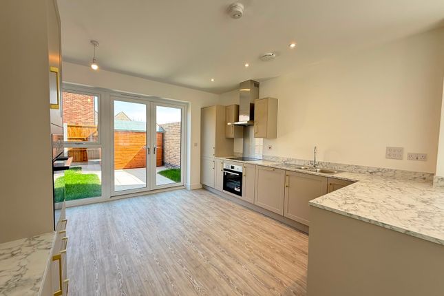 8, Gault Crescent, Cambridgeshire photo 3