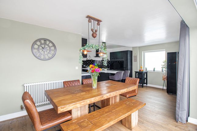 131 Barlborough Road, Chesterfield photo 4