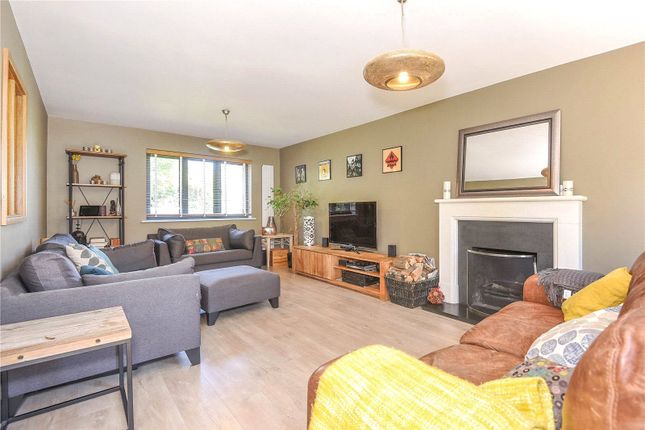 15, Croft Road, Wokingham photo 2