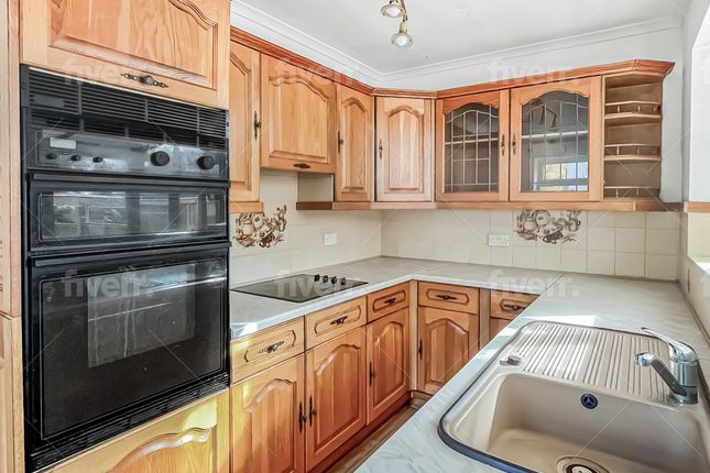 25, Lancaster Avenue, Leek photo 4