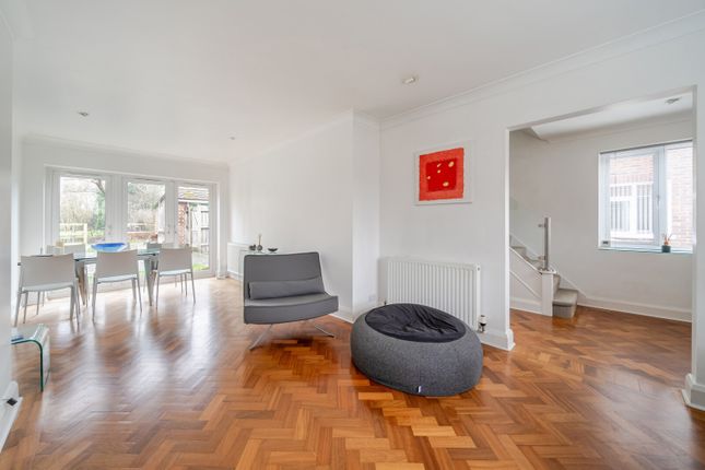 13, Range Way, Shepperton photo 3
