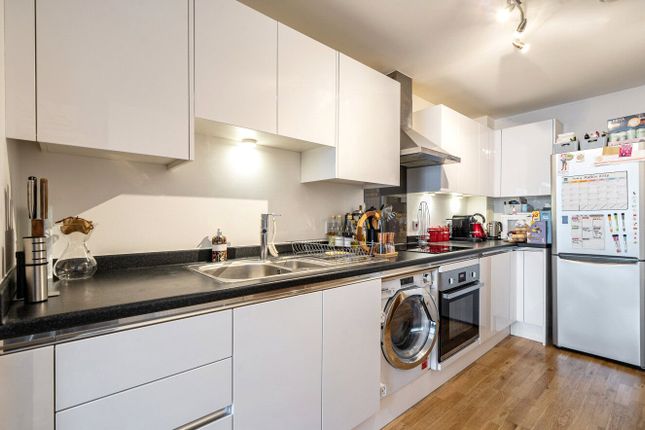 Flat 74, Gladstone House, 31, Dowells Street, London photo 3