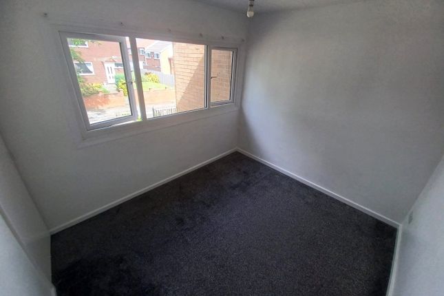 11, Farndale Gardens, West Yorkshire photo 5